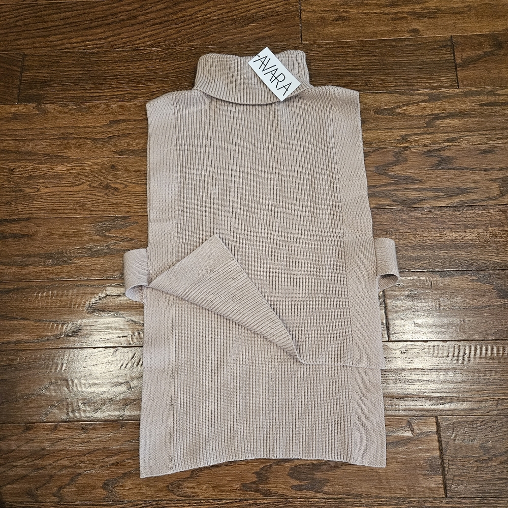 NWT AVARA Turtleneck Opened Sides Sweater Vest, Beige - Size X-Small